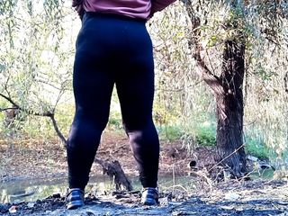 Curvy MILF in leggings pissing within the park