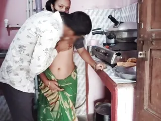 Hurry up, any person would possibly come….Bhabhi was once cooking, the brother-in-law had intercourse with the sister-in-law