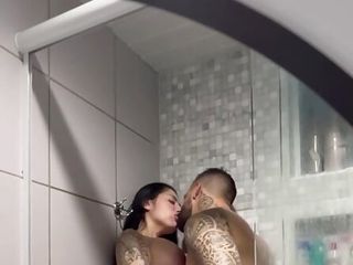 Having Intercourse within the Bathe with Her Boyfriend