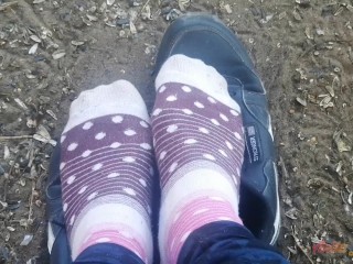 Потные носки после тренировки на улице. Фут фетиш