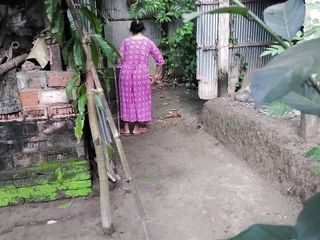 I see my aunty cleansing the backyard, I hugged her and began fucking