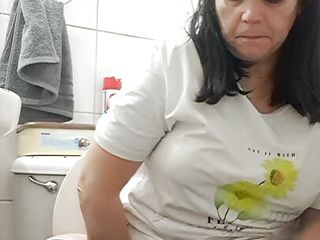 stepmom crimson her pussy on the bathroom lid what a excitement