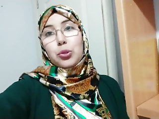 Hijab dressed in mother has great ft, attractive