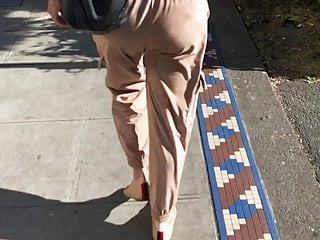 jiggly ass wedgie booty: jiggly butthole strolling