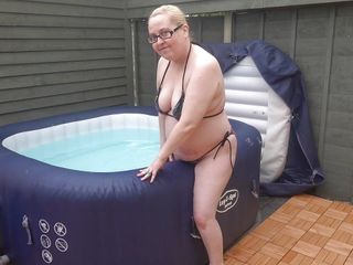 Giant Titties spouse in String Bikini within the Scorching bathtub