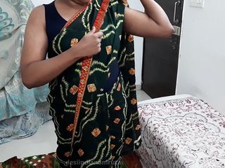 Desi Horny Sizzling Lovable Indian Bhabhi Dressed in Darkish Inexperienced Saree