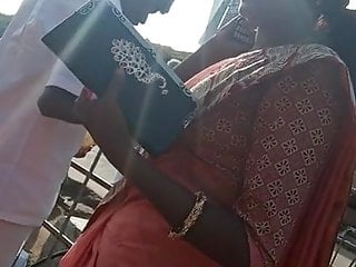 Tamil sizzling instructor appearing her sizzling aspect boobs in saree