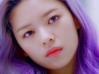 Please Duvet Jeongyeon's Face With All Of Your Cum