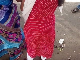 Tamil school lady appearing her sizzling ass at bus prevent
