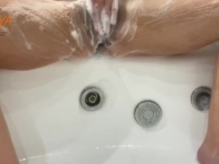 Horny lady shave pussy within the bathe