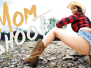 Sassy Cowgirl Tries To Seduce A Stranger By way of Parading Her Juicy Ass In Her Tight Shorts – MomShoot