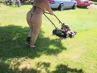 Were given again to seek out spouse mowing in a thong bikini, her ass and thighs jiggling with each and every step