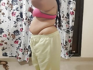 indian desi bhabhi getting sexy for her intercourse night time