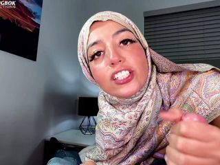 Hijabi Aaliyah presentations off her underwear and will get a large facial