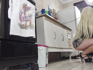 Intercourse with the stepmom within the kitchen