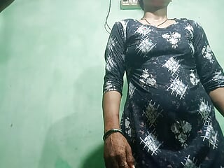 Indian desi village bhabhi ne padosi devar se chhat in step with gand marwaya