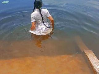 Srilankan faculty lady bathiin in tank, out of doors intercourse video.jangal  intercourse,asian out aspect attractive lady video