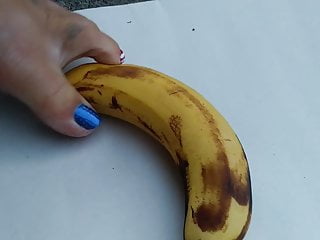 Barefoot banana stroke with toes