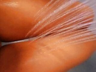 Foot fetish video within the bathtube with lot of froth