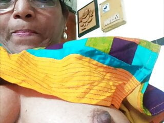 Desi previous aunty appearing boobs