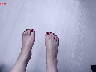 I display my stunning and comfortable toes within the new take video.