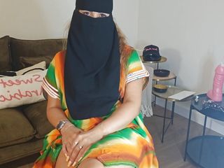 Arabian Spouse in Niqab Masturbate – (Arabic En Darija) SweetArabic